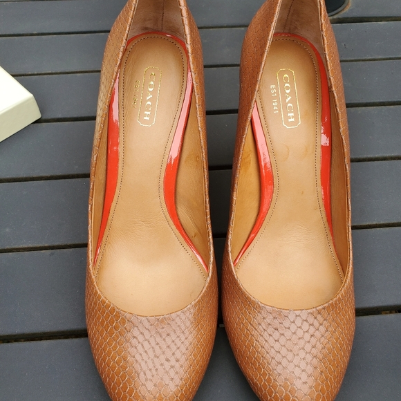Coach Sue Printed Snakeskin Tan Heels Pumps size 8 - Picture 1 of 8
